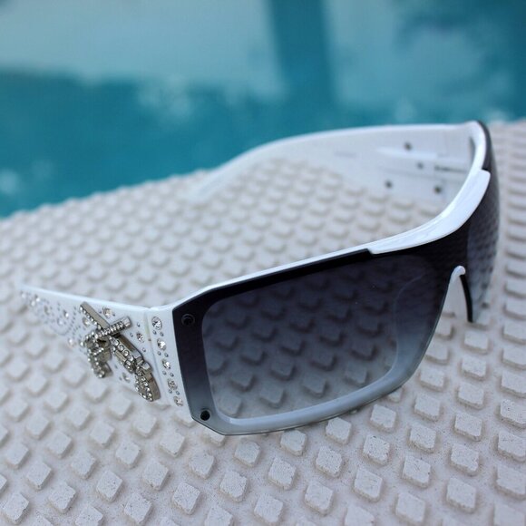 Montana West Sunglasses in White w/Silver Duo Guns Concho Accents - Picture 11 of 15